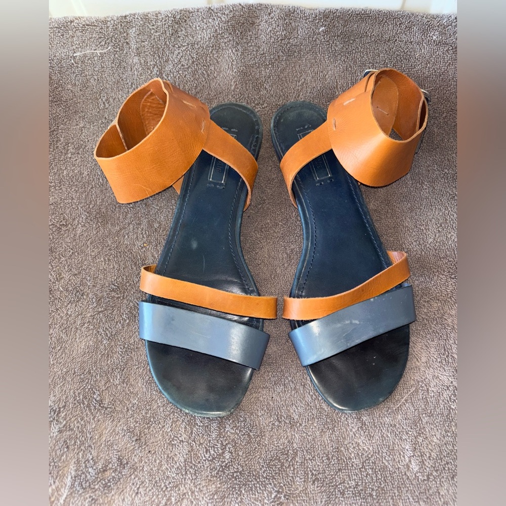 Uterque navy/brown ankle strap sandals size 39 EU 8.5 US
